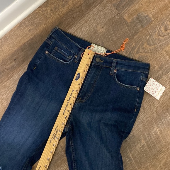 FREE PEOPLE BLOWN OUT KNEE HIGH WAISTED SKINNY JEAN DARK WASH BUTTERY SOFT SZ 31 - Picture 15 of 16